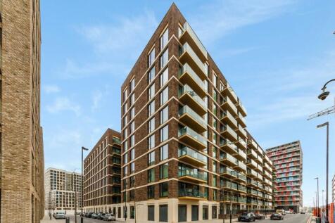 Available from 30th August! with balcony and without car parking