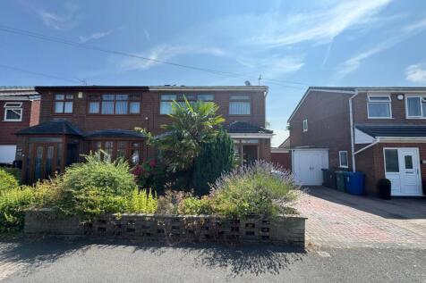 3 bed semi-detached house for sale Crossdale Road