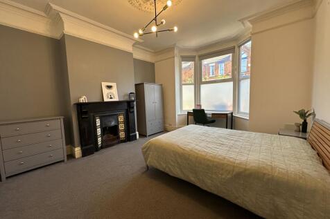 6 Bedroom Terraced in LN1 1LH
