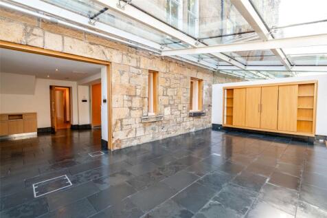 5 bed, 4 bath Terraced in Glasgow - Photo 13