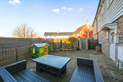 6 Royal Oak close...