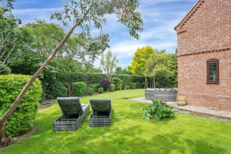 August Lodge PH-19.jpg