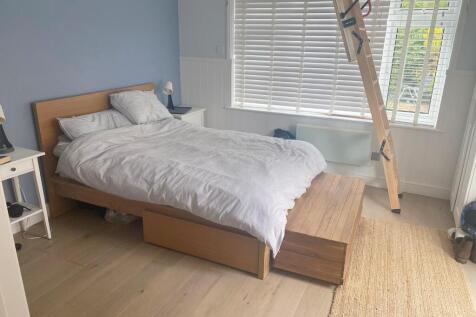 Annexe bed.jpeg