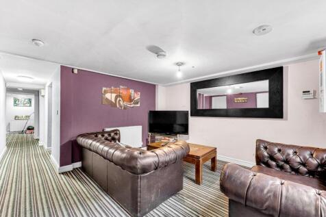 33 bed, 15 bath Detached in Manchester - Photo 11