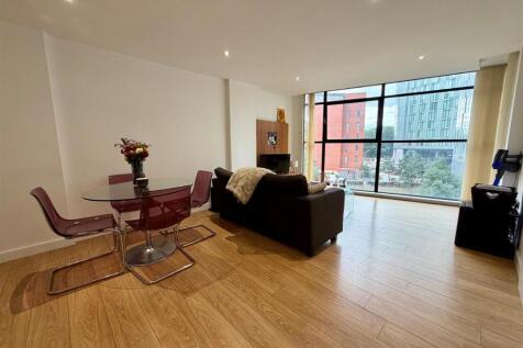 Available End of September. This 4th floor apartment is located in Hill Quays Block B with a balcony. Hill Quays benefits from an impressive glass atrium which lights the internal corridors and orname