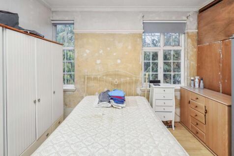 Flat 16 Astra Court East, Astra Close, Hornchurch, Essex, RM12 5NJ