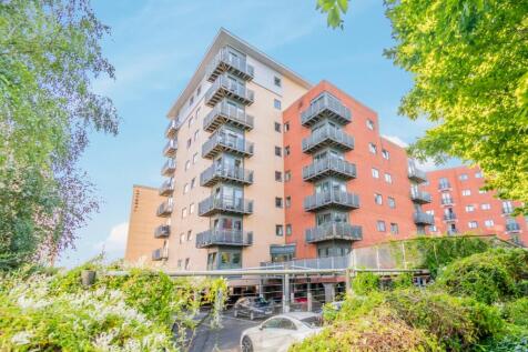CHECK OUT THIS FANTASTIC GROUND FLOOR 2 BEDROOM APARTMENT WITH A BRAND NEW FITTED KITCHEN, MASTER EN-SUITE, AND ALLOCATED PARKING BAY, SITUATED JUST A SHORT WALK AWAY FROM LEEDS CITY CENTRE AND CLOSE