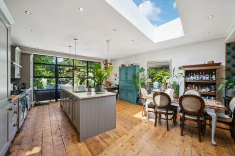 Kitchen / Dining