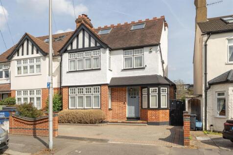 Walpole Road, E18