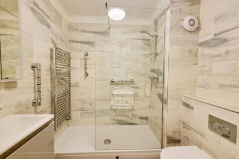 Shower Room: