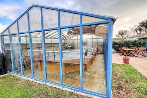 Pool house
