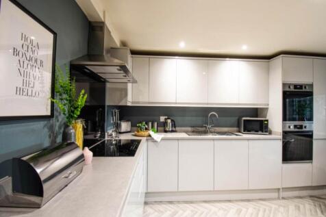 LETS LIVE LEEDS PRESENTS: 46 WESTOVER ROAD
ENSUITE ROOM 6 AVAILABLE 10/09/2026!