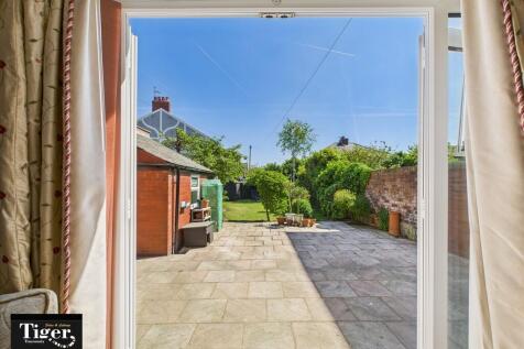 CAM02176G0-PR0579...