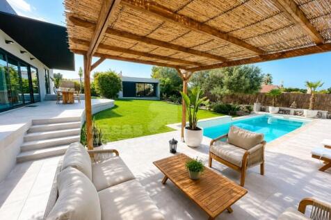 Villa with sea views in Binisafua