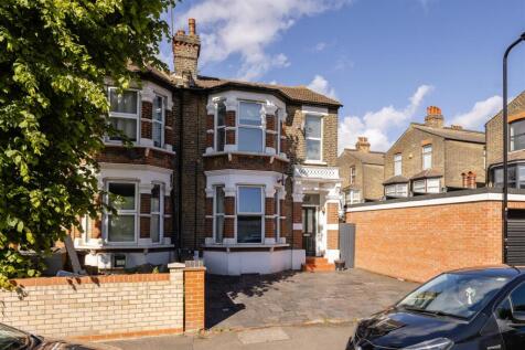 Kings Road, E11