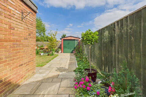 CAM03852G0-PR0396-STILL020