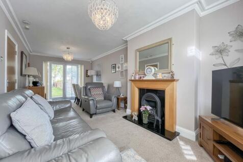 LIVING ROOM/DINER