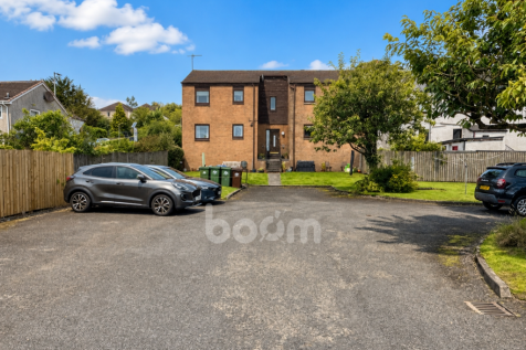 CALDER STREET LOCHWINNOCH APARTMENT OUTSIDE IMAGE