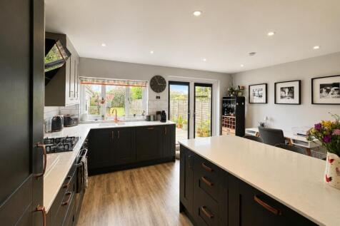 4 box road Av - kitchen..jpeg