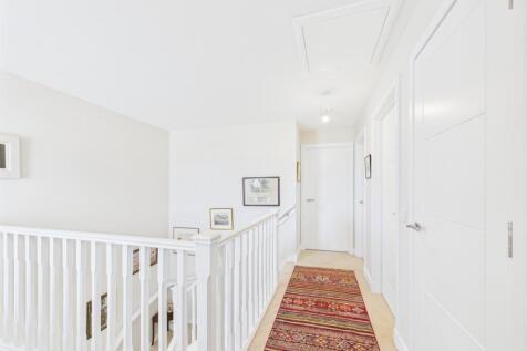 CAM03185G0-PR0104-STILL024