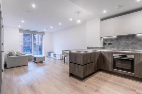 Lounge/Dining Area