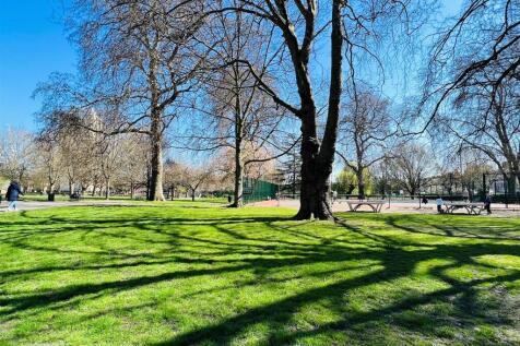 Vauxhall Park.jpg
