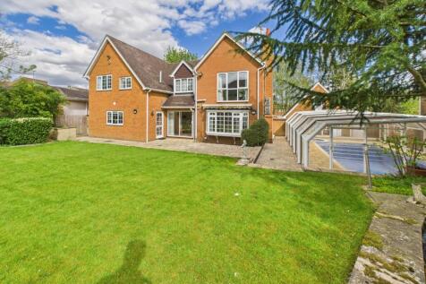 4. CAM04922G0-PR0010-STILL035