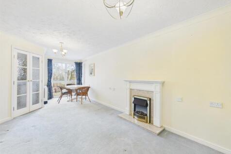 Spacious Lounge/Dining Room