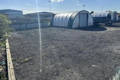 Storage to rent in tong