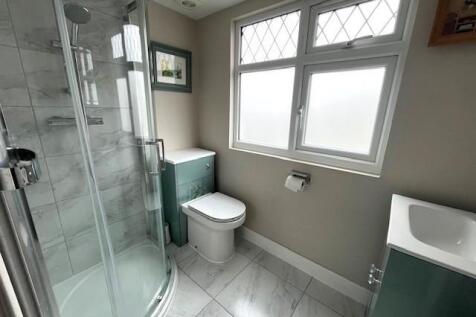 Shower room 2.jpg