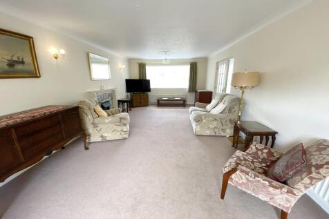 Lounge/Dining Rm