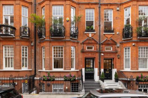 Close to Sloane Square. Located in tranquil Culford Gardens, this beautifully presented one bedroom apartment is situated in an attractive period building, and offers modern and open plan living with