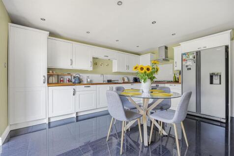 Kitchen & Dining