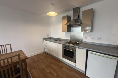 An immaculate one bedroom apartment located in the popular Lamba Court development in Salford which is equidistant of Manchester city centre and Salford Quays and within a 10 minute walk to Castlefiel