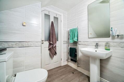 Shower room FF pic 2