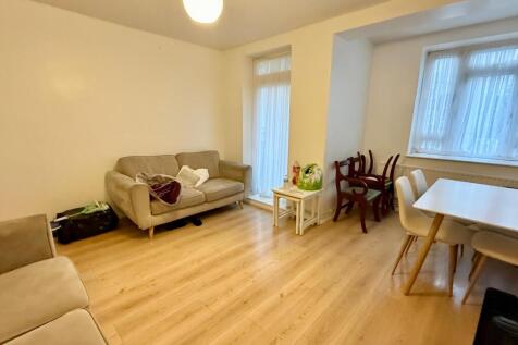 2 bed flat to rent, London E1