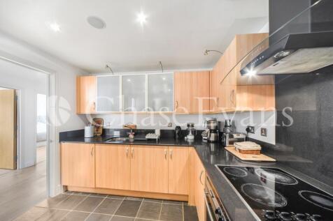 St Davids Square, Is