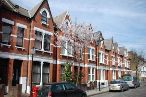 Fantastic split level four bedroom flat set over the top two floors of a period house minutes to Tubes and shops. The property has a large lounge, four good size double bedrooms with fitted wardrobes,