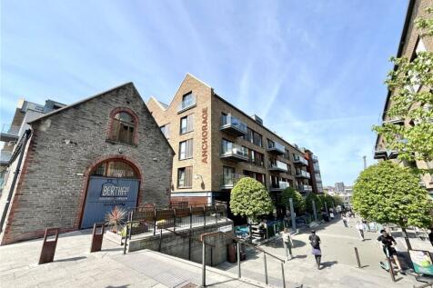 Situated within the highly sought after Wapping Wharf, this beautifully presented two bedroom apartment offers contemporary harbourside living in one of Bristol's most desirable locations.