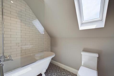 CAM02136G0-PR0041-STILL020