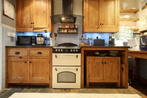 Kitchen a.jpg