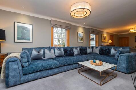 4 bed, 3 bath Detached in Glasgow - Photo 10