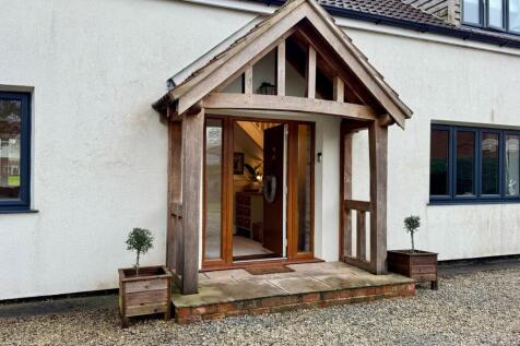 ENTRANCE PORCH
