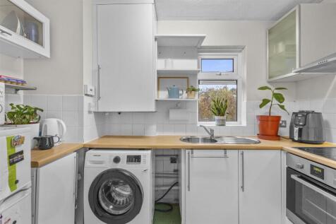 12 Baines House, Abbey Barn Rd, HP11 1RJ-2.jpg