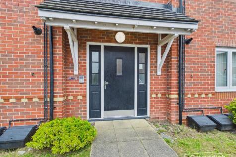 THE ACCOMMODATION COMPRISES: