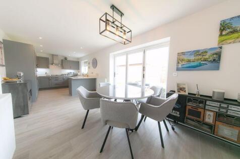 Open plan kitchen and dining room
