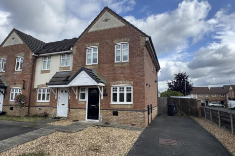 3 bed end-terrace house for sale Stuart Close, Pl