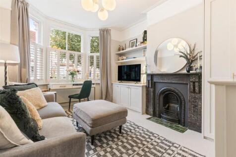 Reception Room/Bedroom
