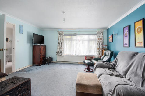 4 Peddlars Grove ...