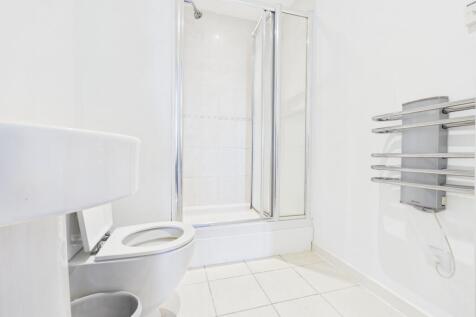 CAM04922G0-PR0116-STILL001